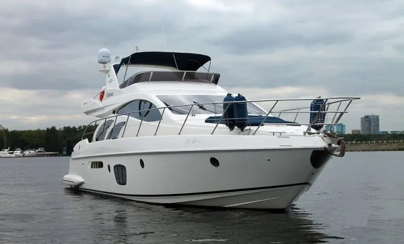 Moscow Kiralık Azimut 55 17.51m 
