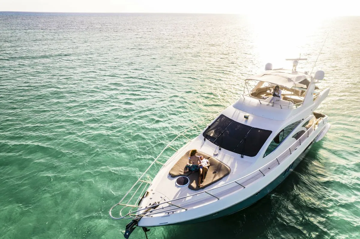 Explore Cancún on a 17.88m Rental Motor Yacht