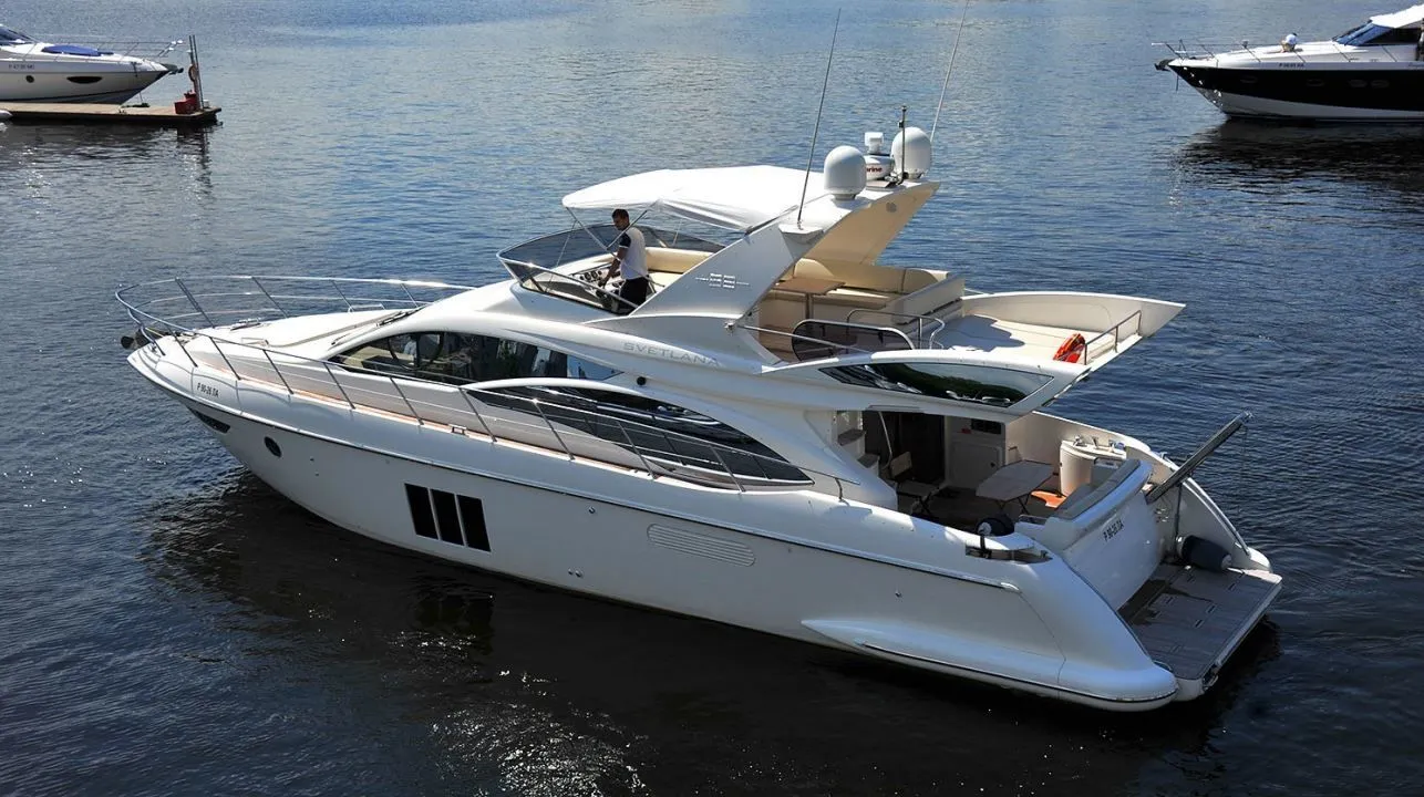 Rent a 17.88m Azimut 58 in Moscow