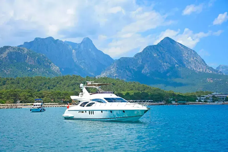 Charter a 21m Motor Yacht Azimut 62 in Kemer