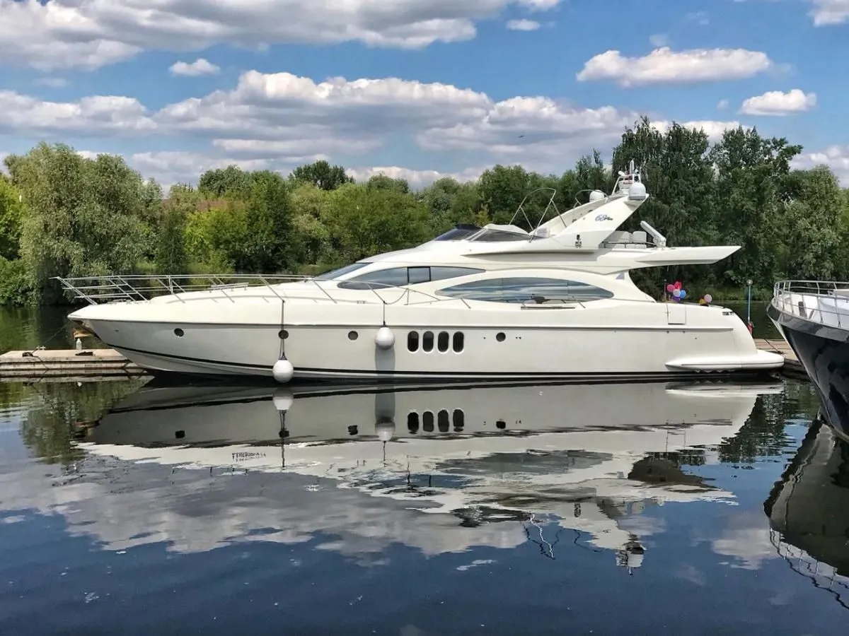 Rent a 21m Boat in Moscow