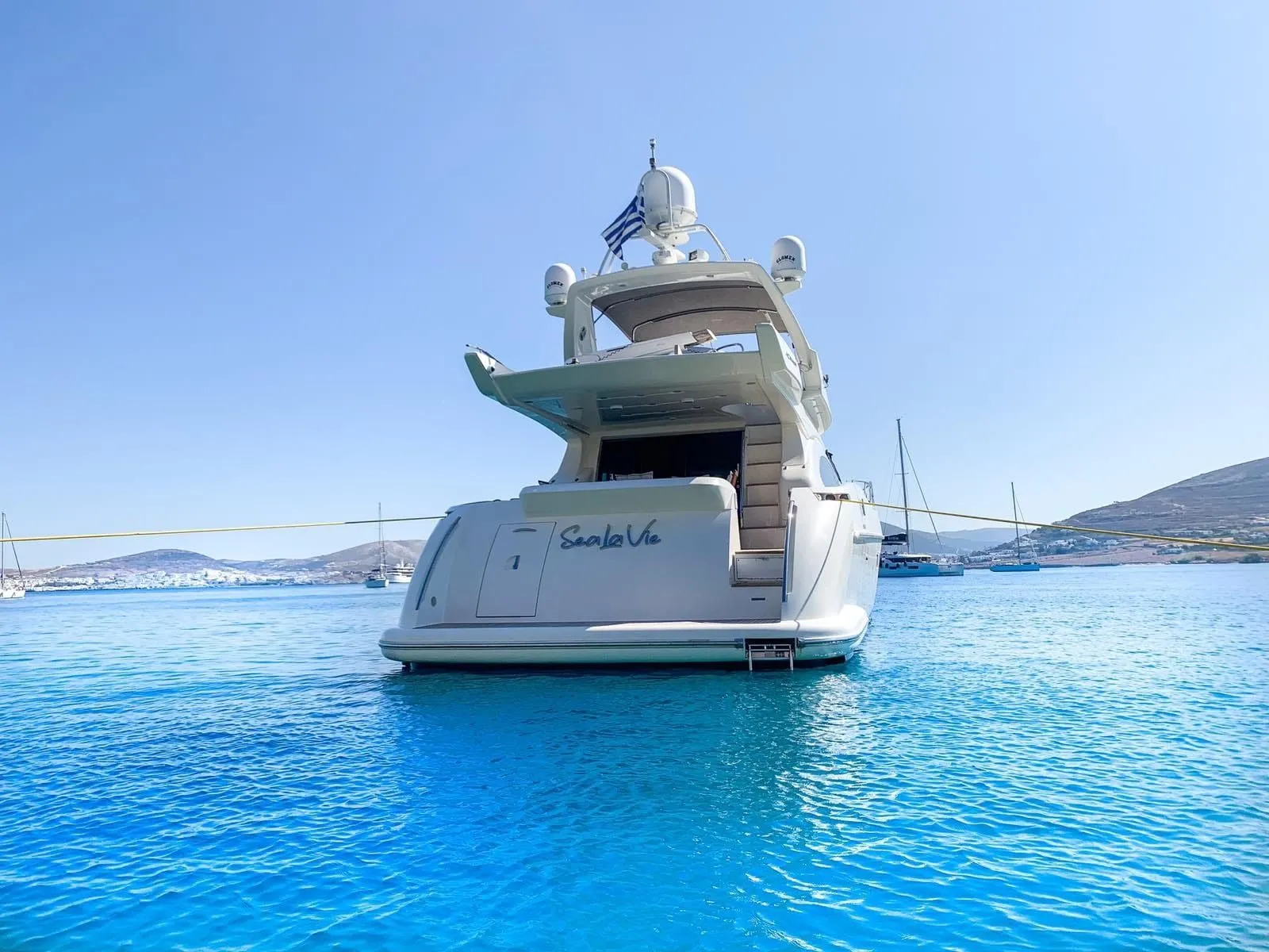 Rent a 21.6m Azimut 68 in Athens