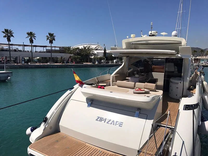 Zipizape Charter Boat