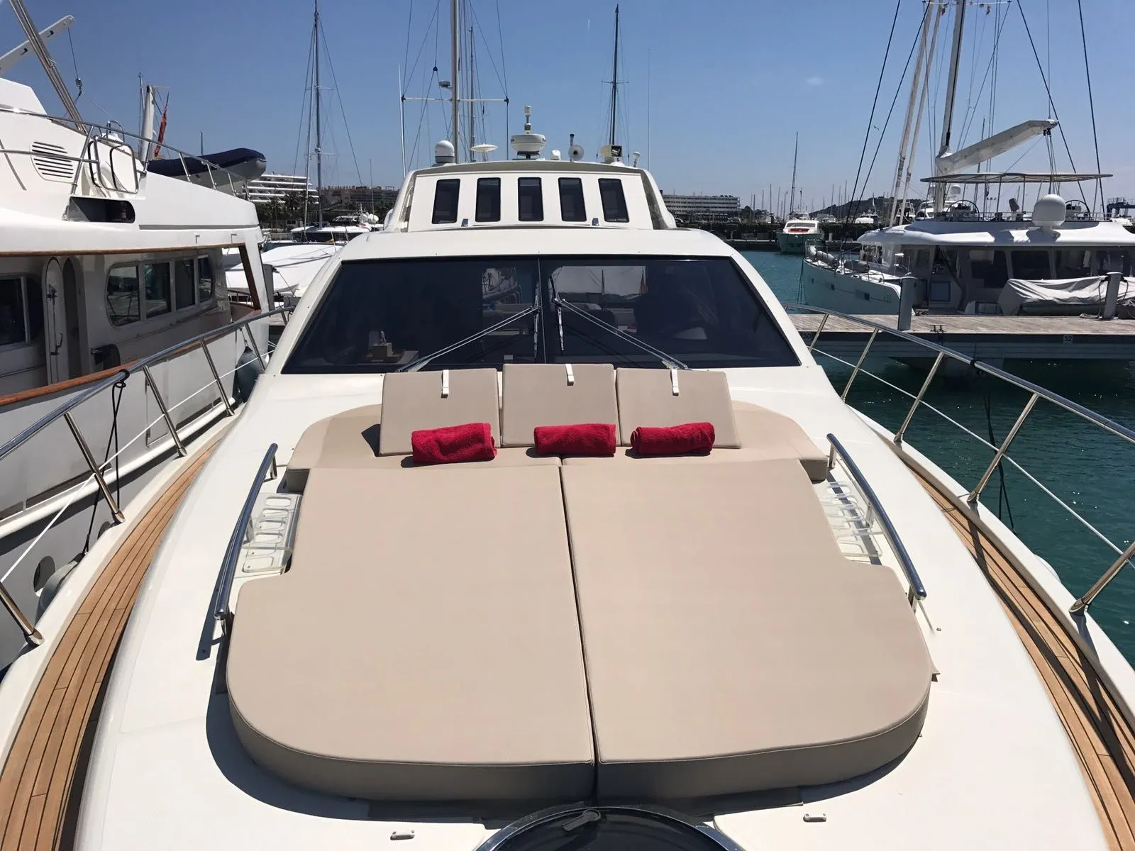 Zipizape Charter Boat