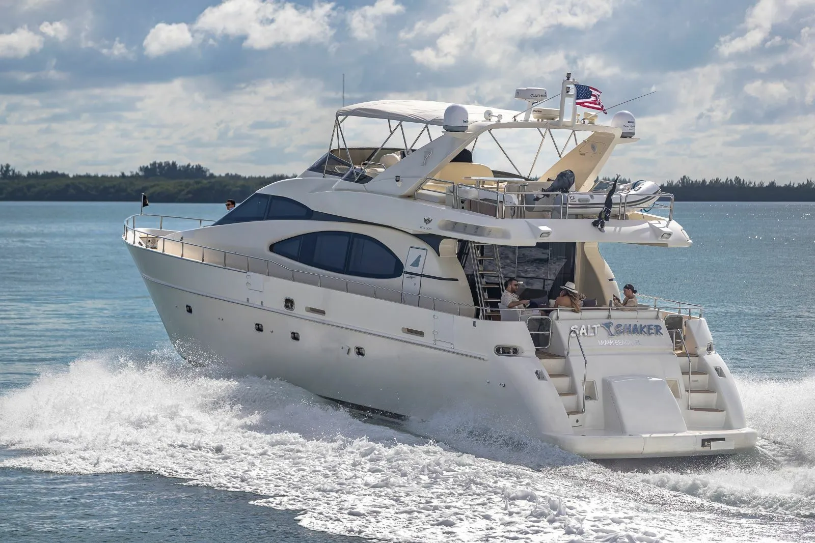 Rent a 22.5m Azimut 70 Sea Jet in Miami