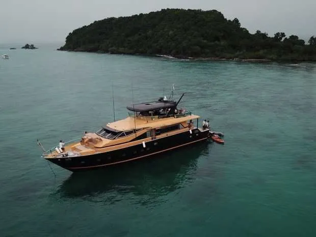 24m Pattaya Central Azimut 76 Hire