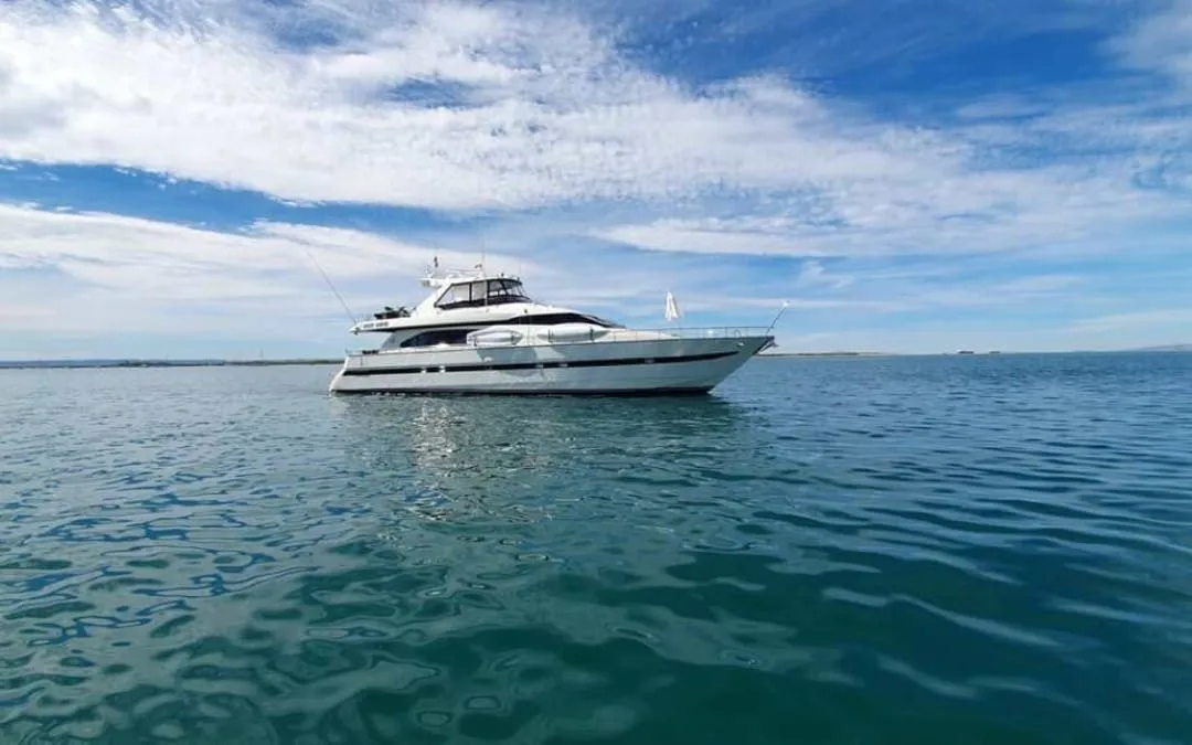 Eight Large Mietboot