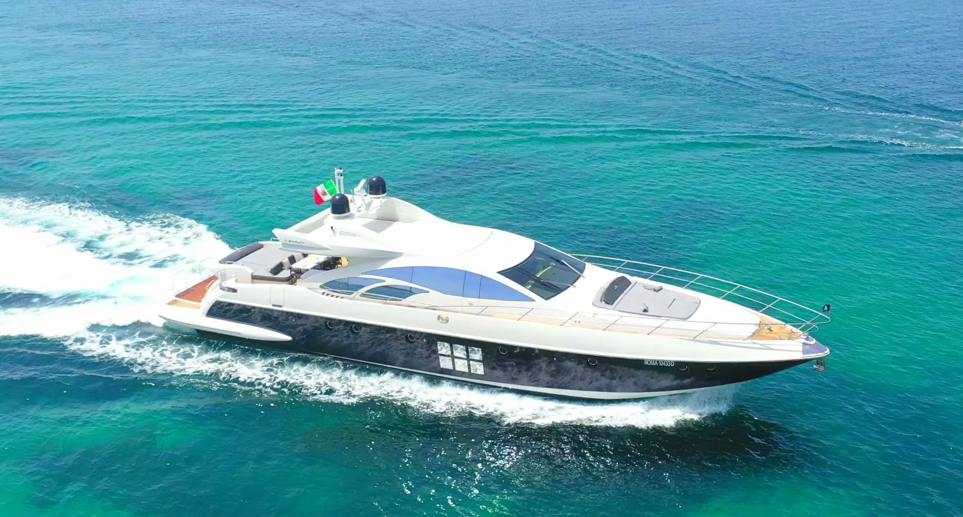 Rent a 26.5m Azimut 86 S in Porto Rotondo