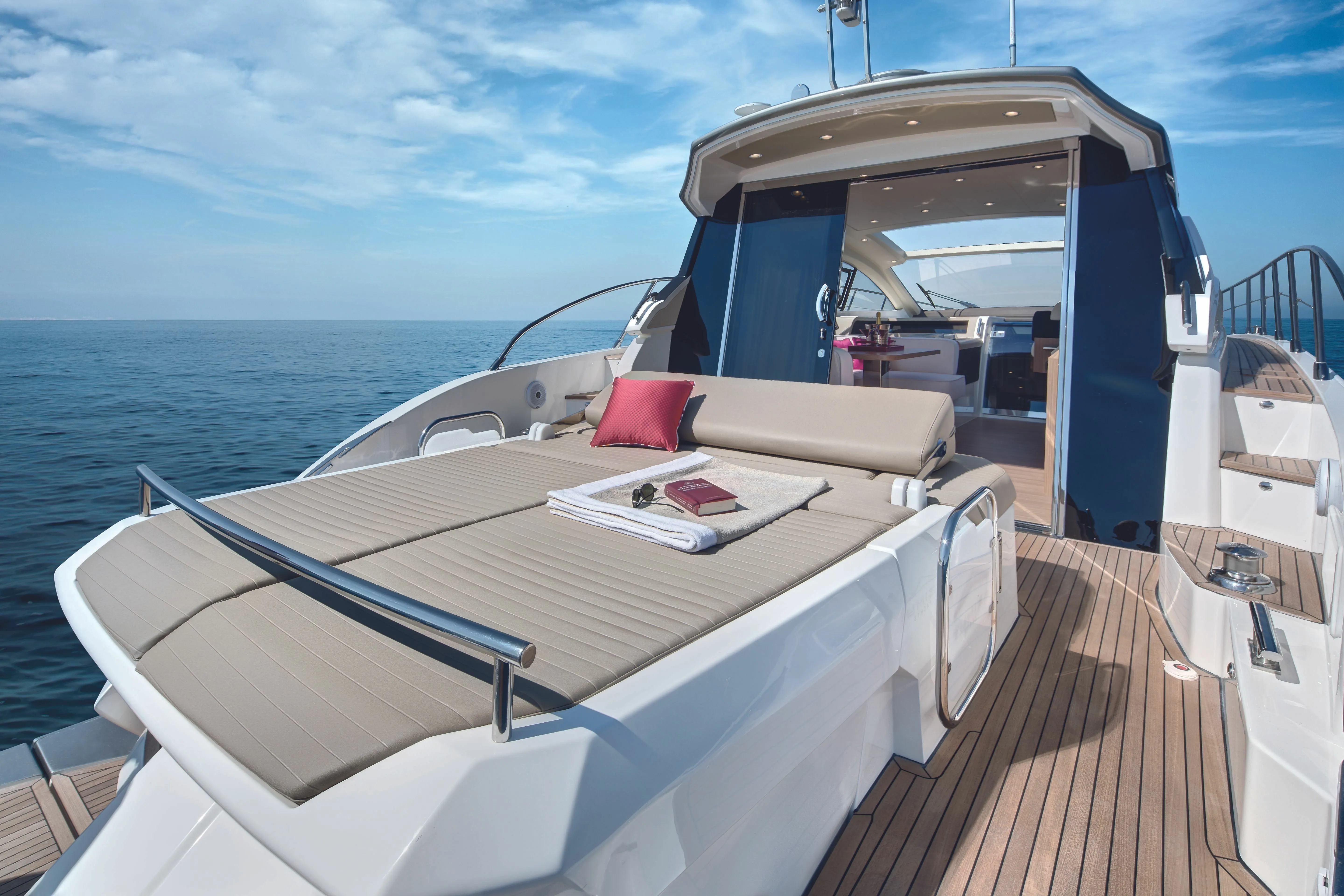 Megica 2 Mietboot