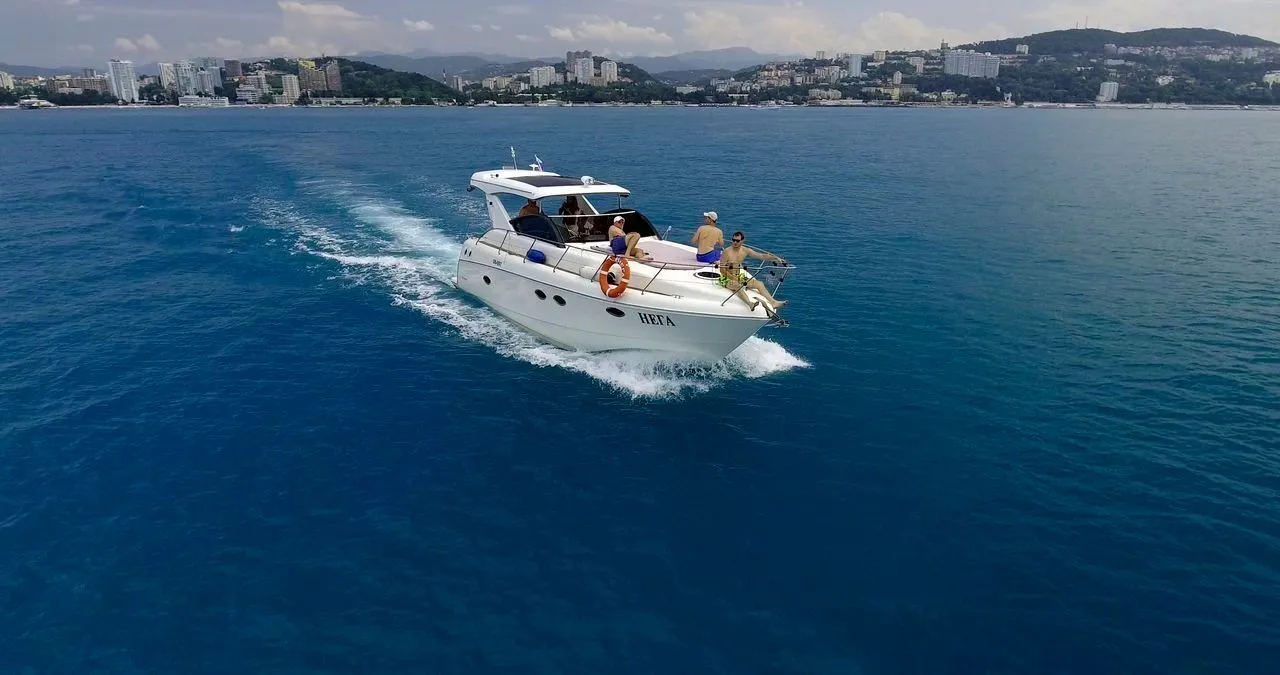 Explore Adler on a 11.5m Rental Azimut Faserind Evolution 38