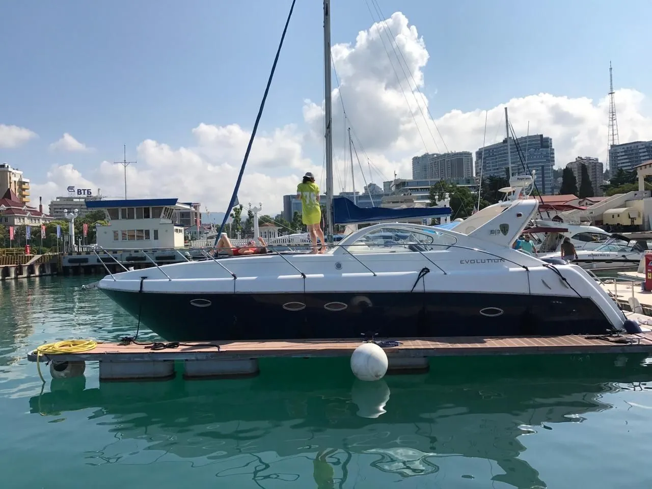 12.5m Adler Azimut Faserind Evolution 41 Motor Yacht Hire