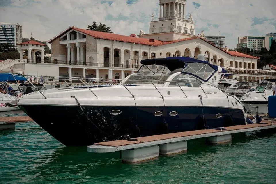 12.5m Adler Azimut Faserind Evolution 41 Motor Yacht Hire