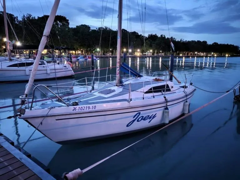 Rent a 6.5m Balaton 21 in Balatonfured
