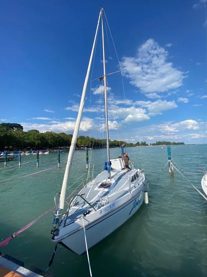 Rent a 6.5m Balaton 21 in Balatonfured