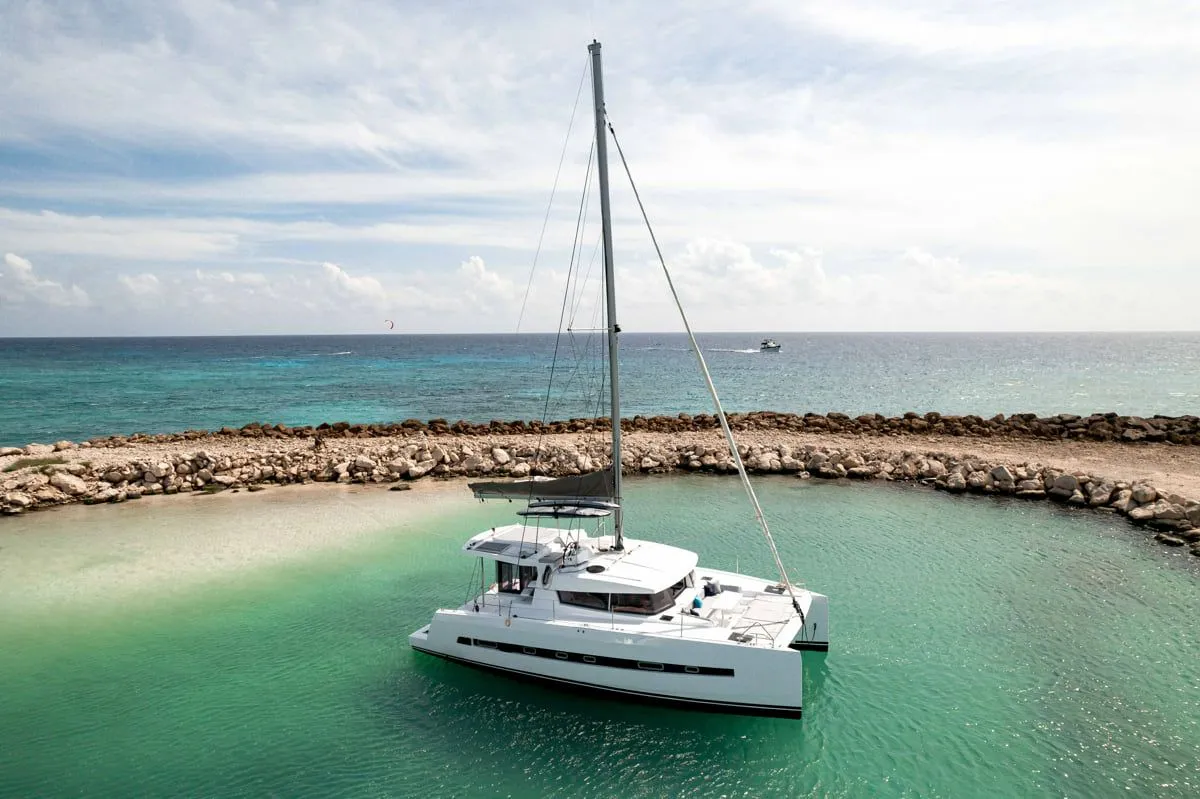 Rent a 11.99m Boat in Puerto Aventuras