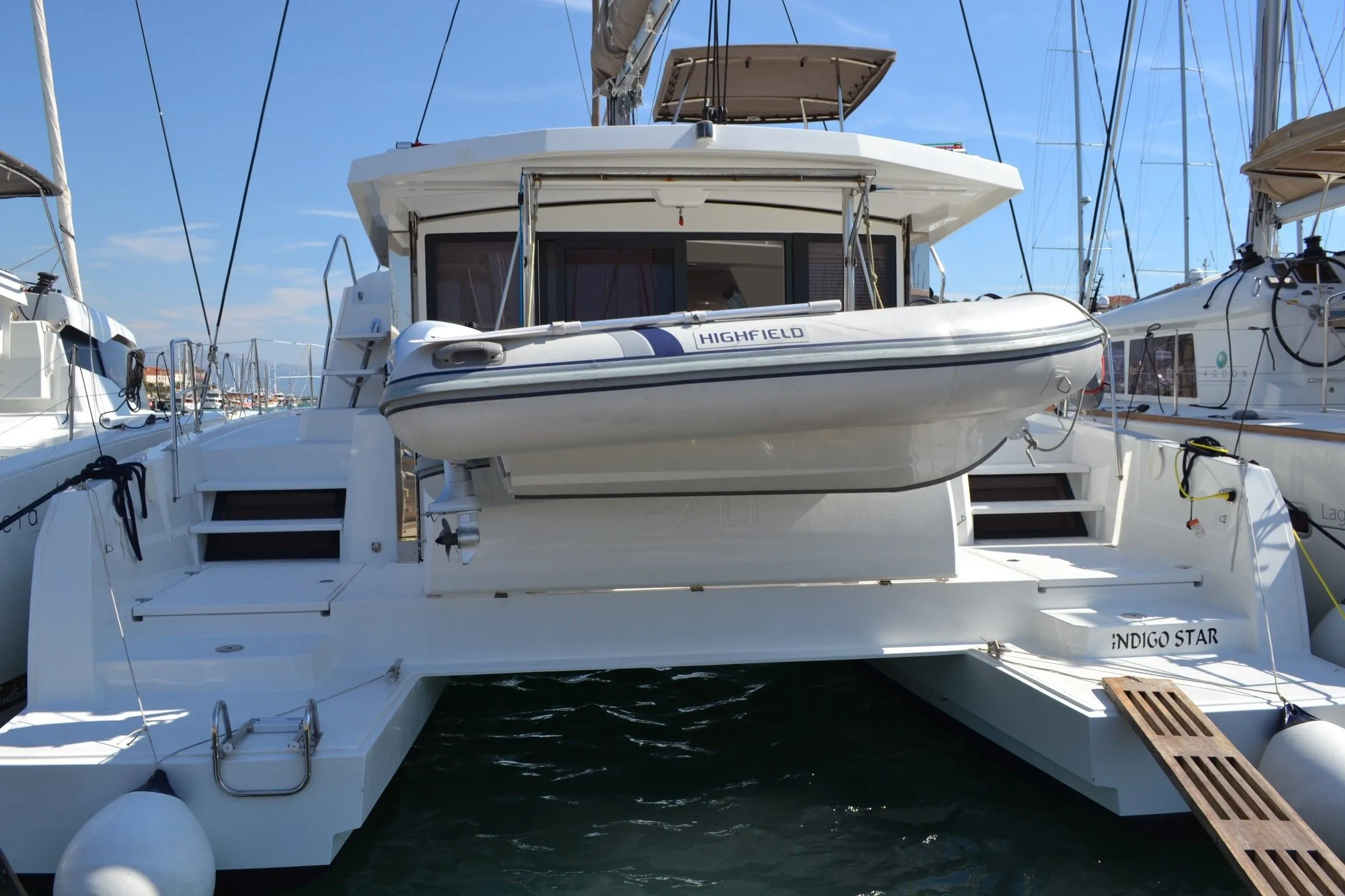 Charter a 11.99m Bali 4.0 in Rogoznica