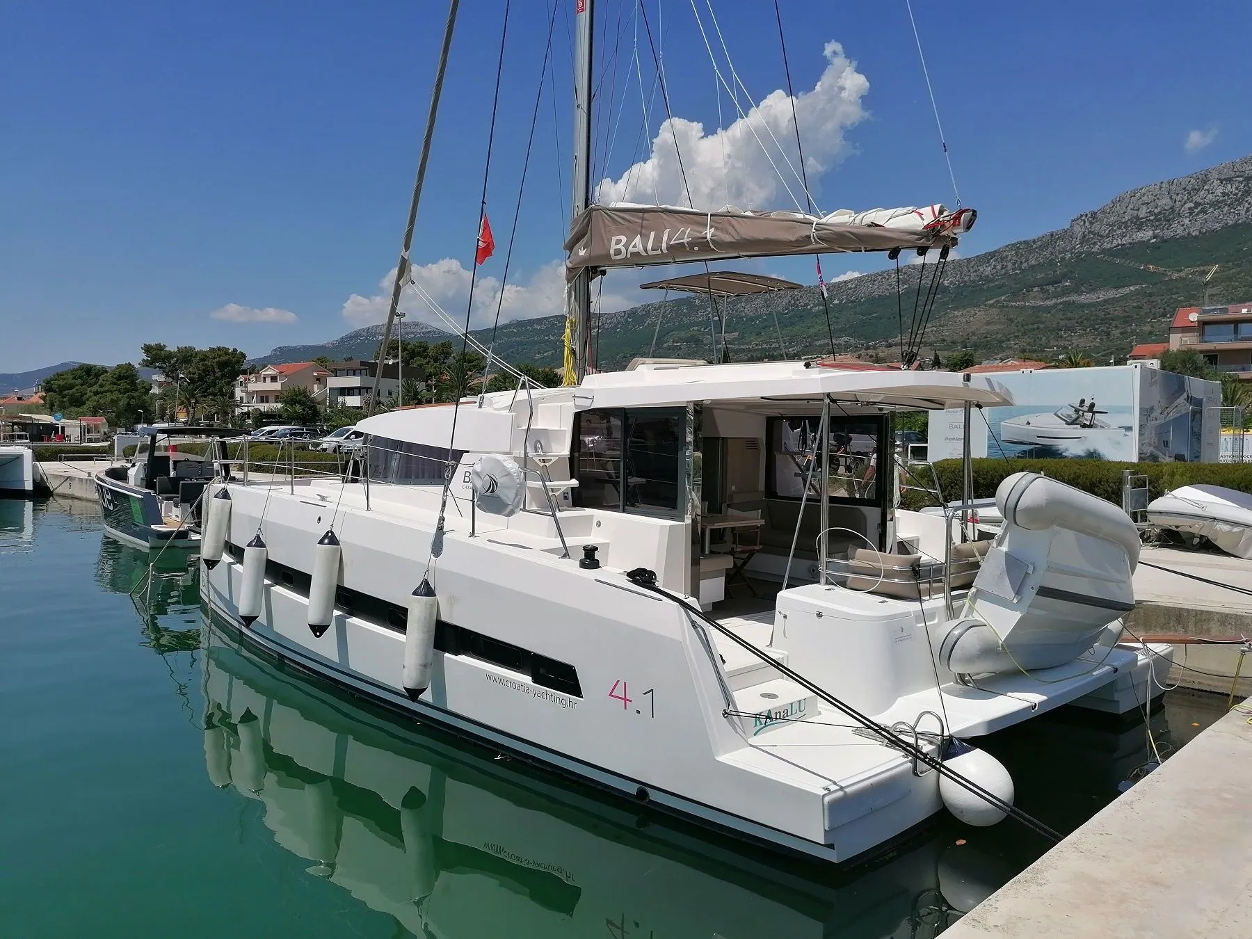 Kanalu Charter Boat