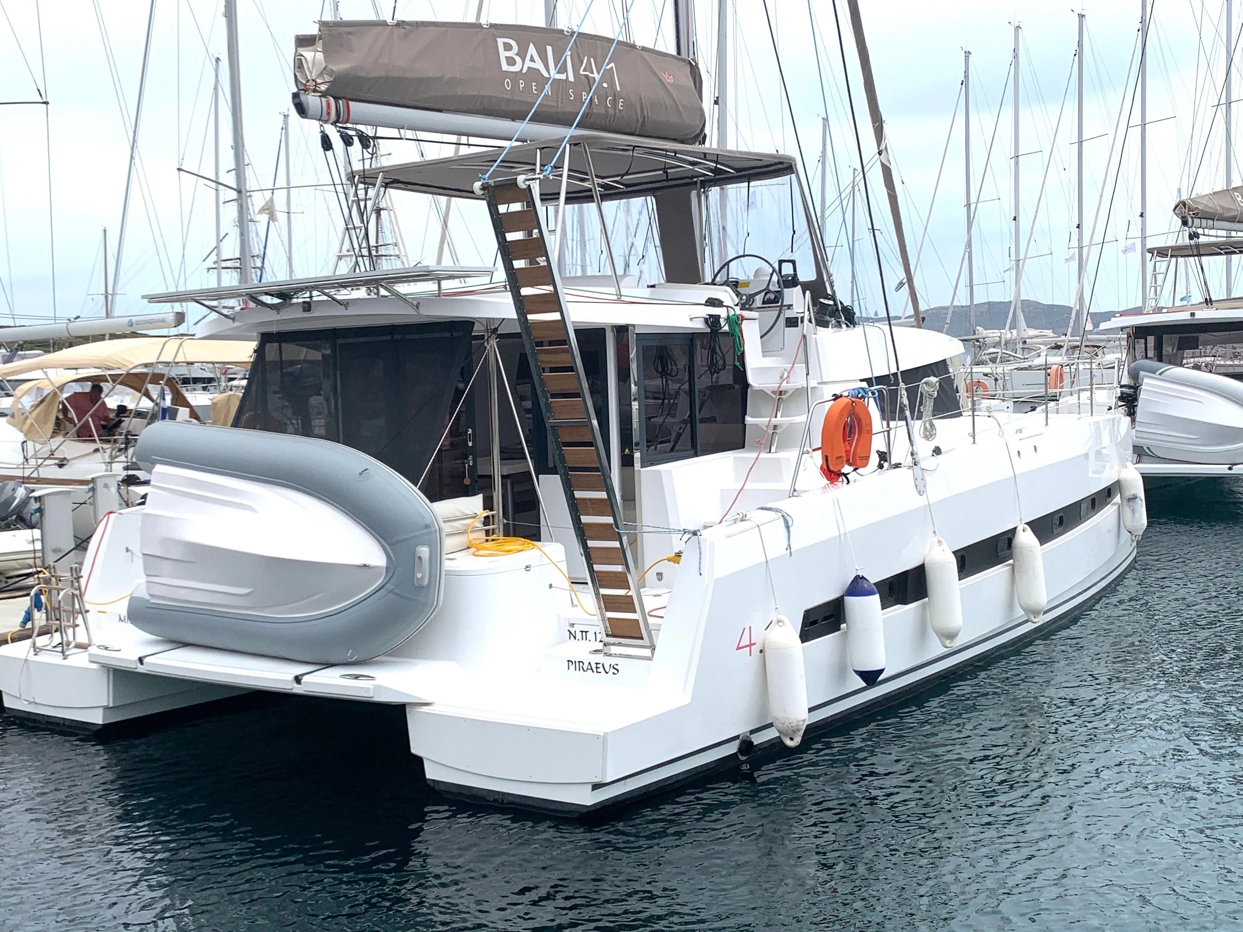 Boot - Charter a 12.37m Bali 4.1 Catamaran in Lavrion