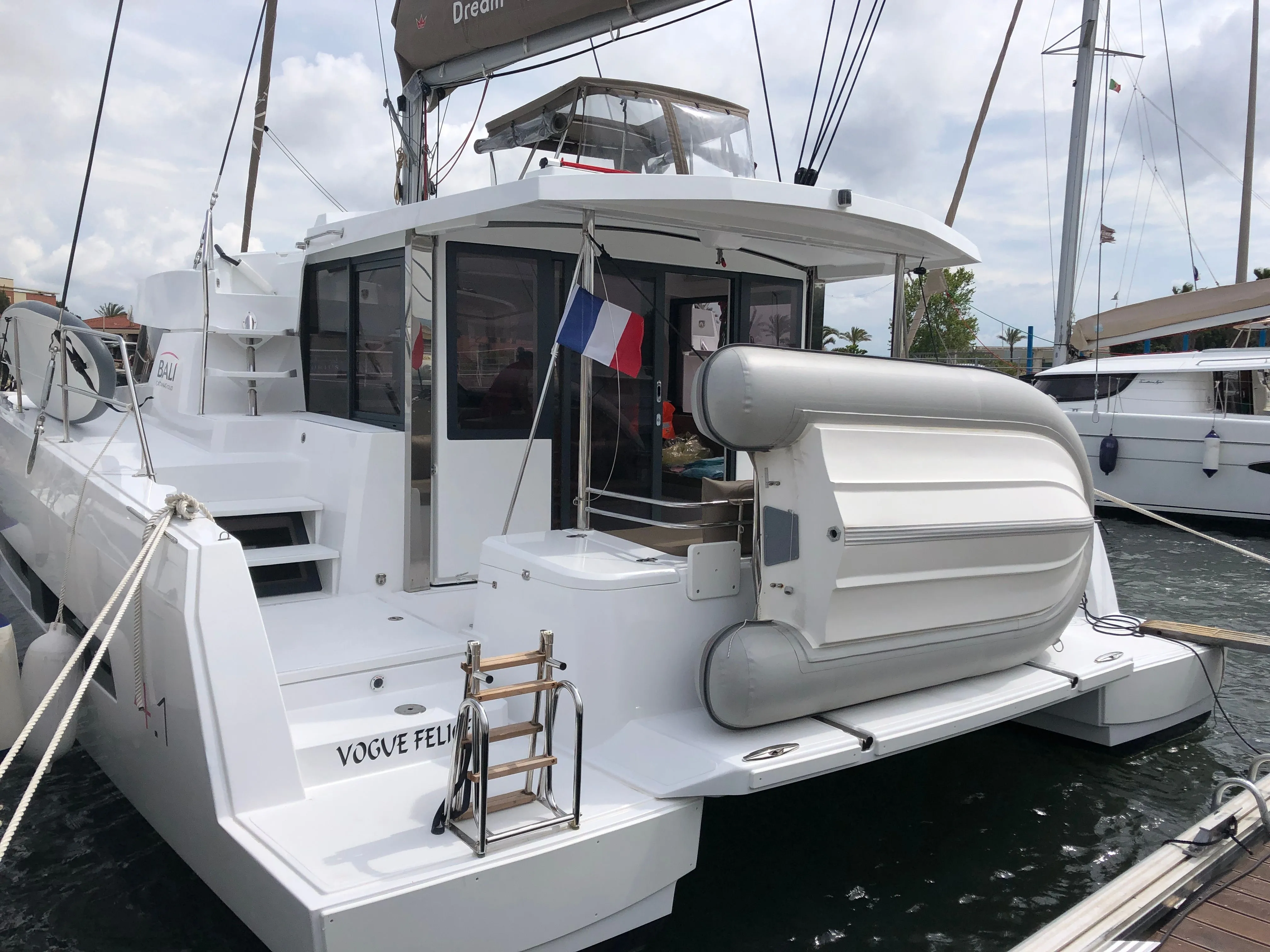 Charter a 12.35m Bali 4.1 in Pozzuoli