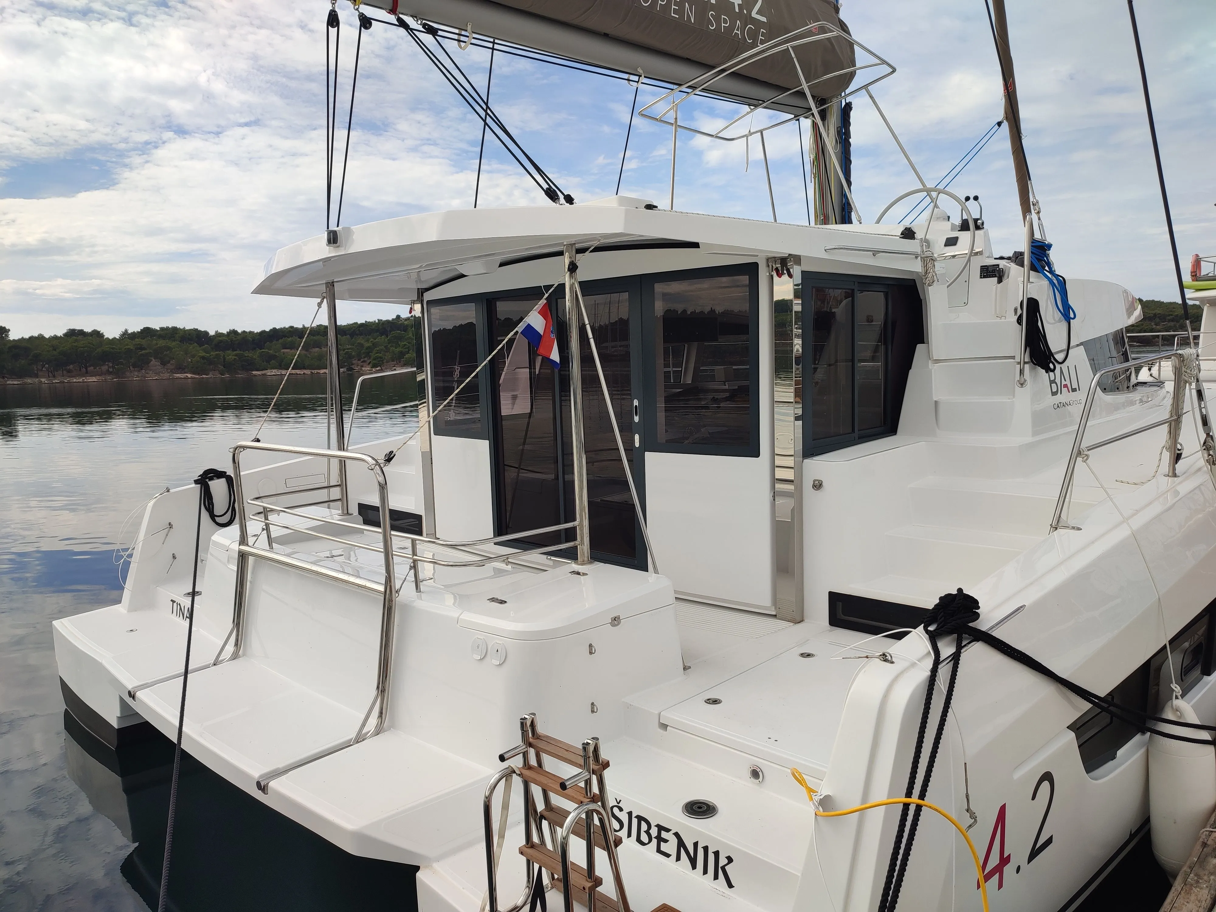 Rent a 12.85m Catamaran Bali 4.2 in Dubrovnik