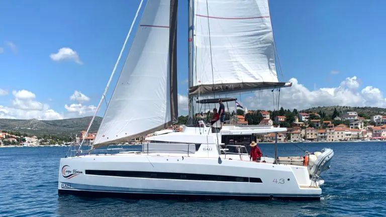 Carpe Ventum Charter Boat