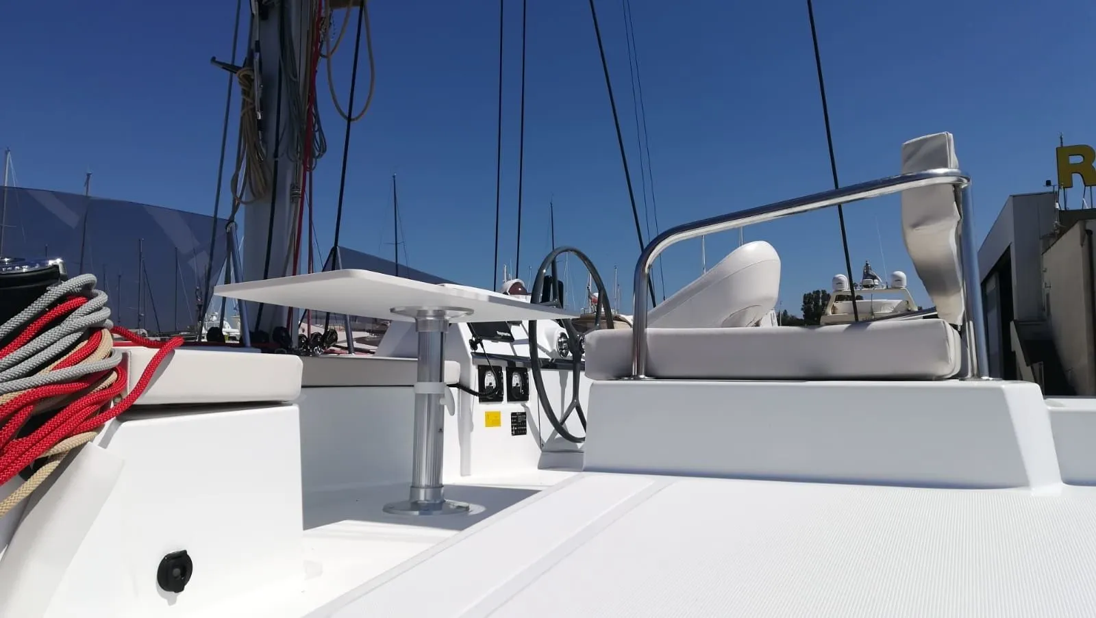 Charter a 13.1m Catamaran Bali 4.3 in Anzio