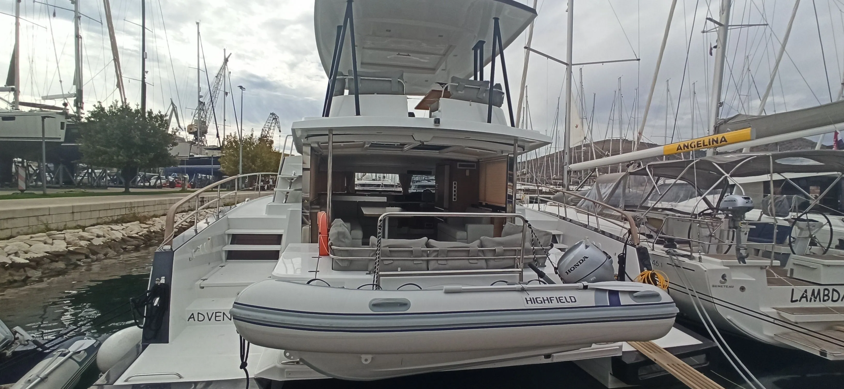 Charter a 12.93m Bali 4.3 MY Power Catamaran in Trogir