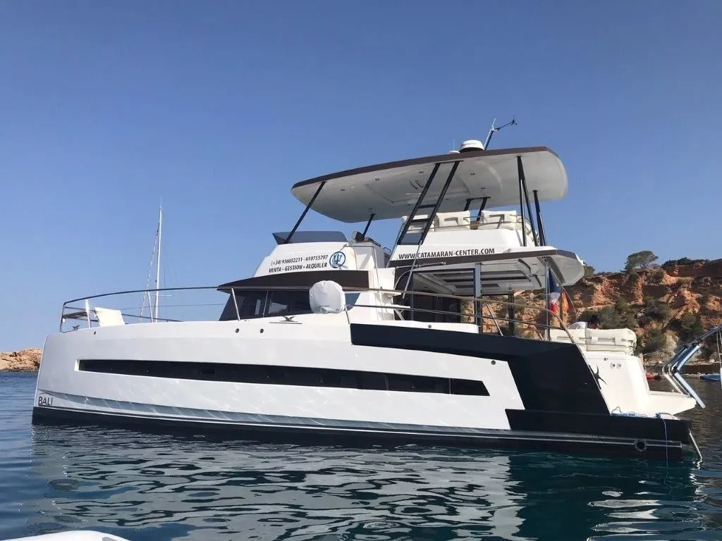 Rent a 12.85m Boat in Castelldefels