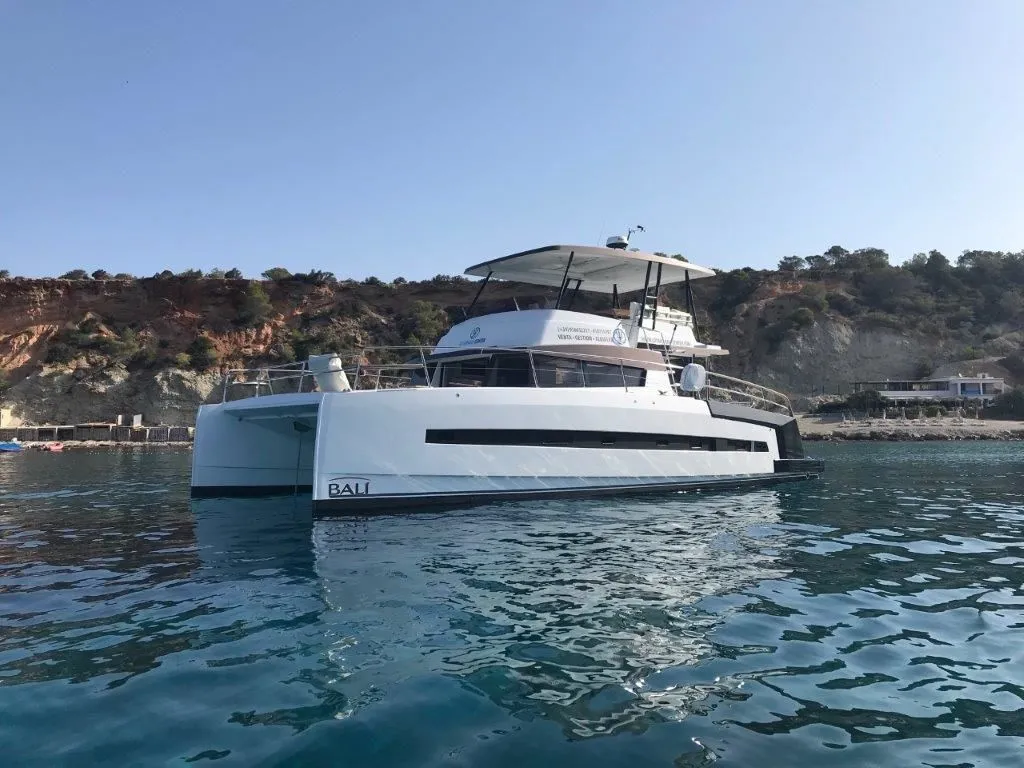 Rent a 12.85m Boat in Castelldefels