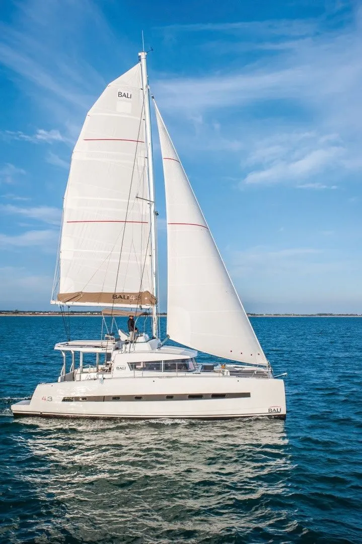Charter a 13.1m Bali 4.3 in Salerno