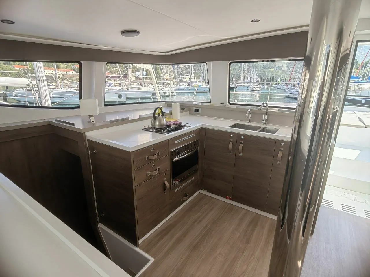 Madame Black Charterboot - 4