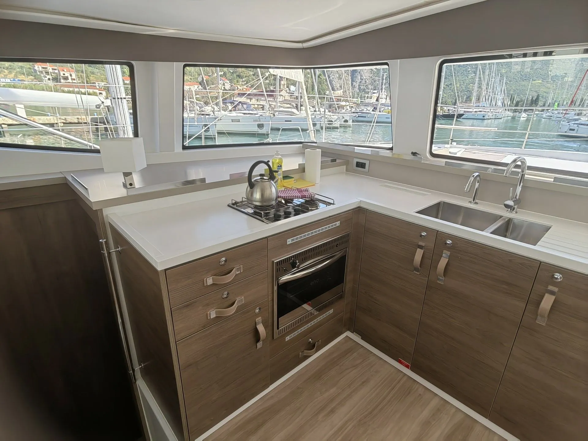 Madame Black Charterboot - 5