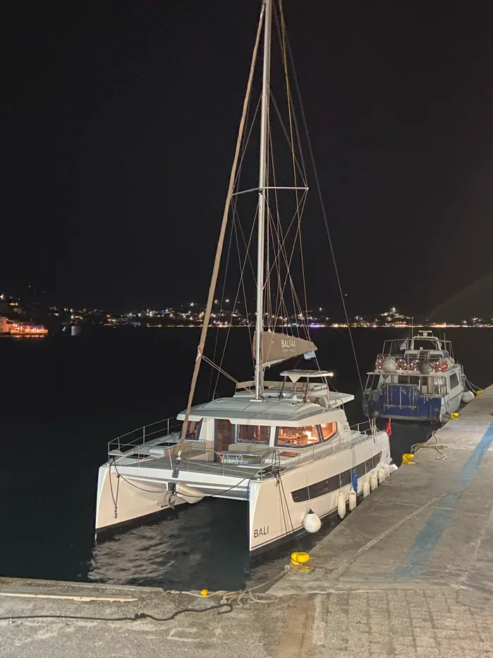 Rent a 13.09m Catamaran in Turgutreis