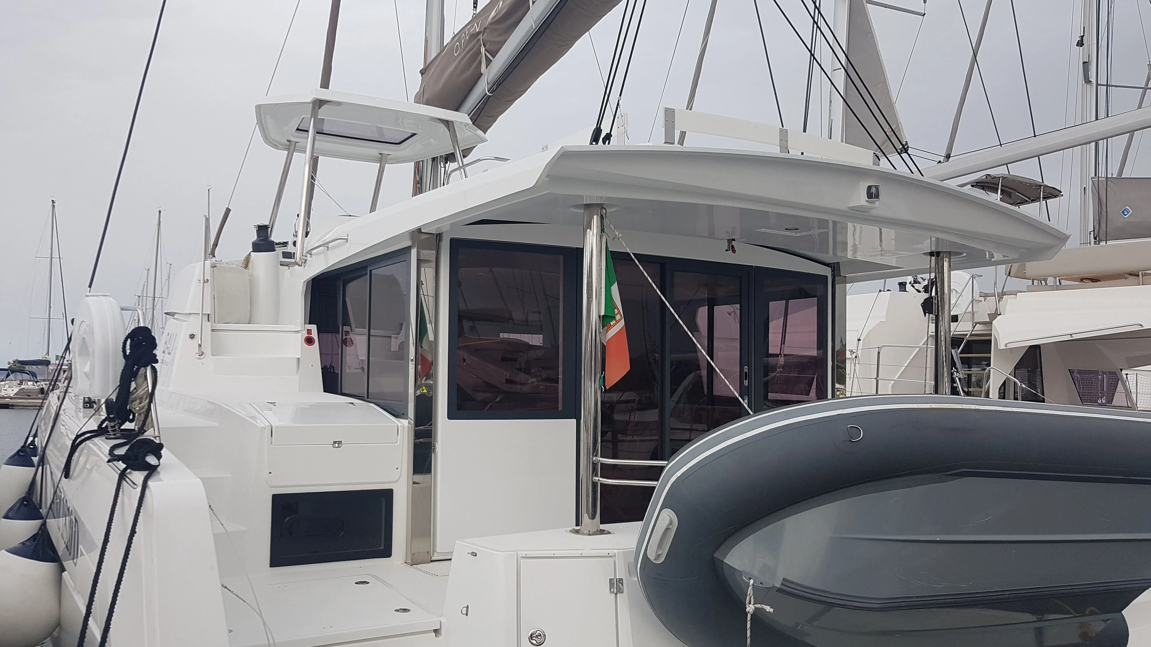 Sara Charterboot - 5