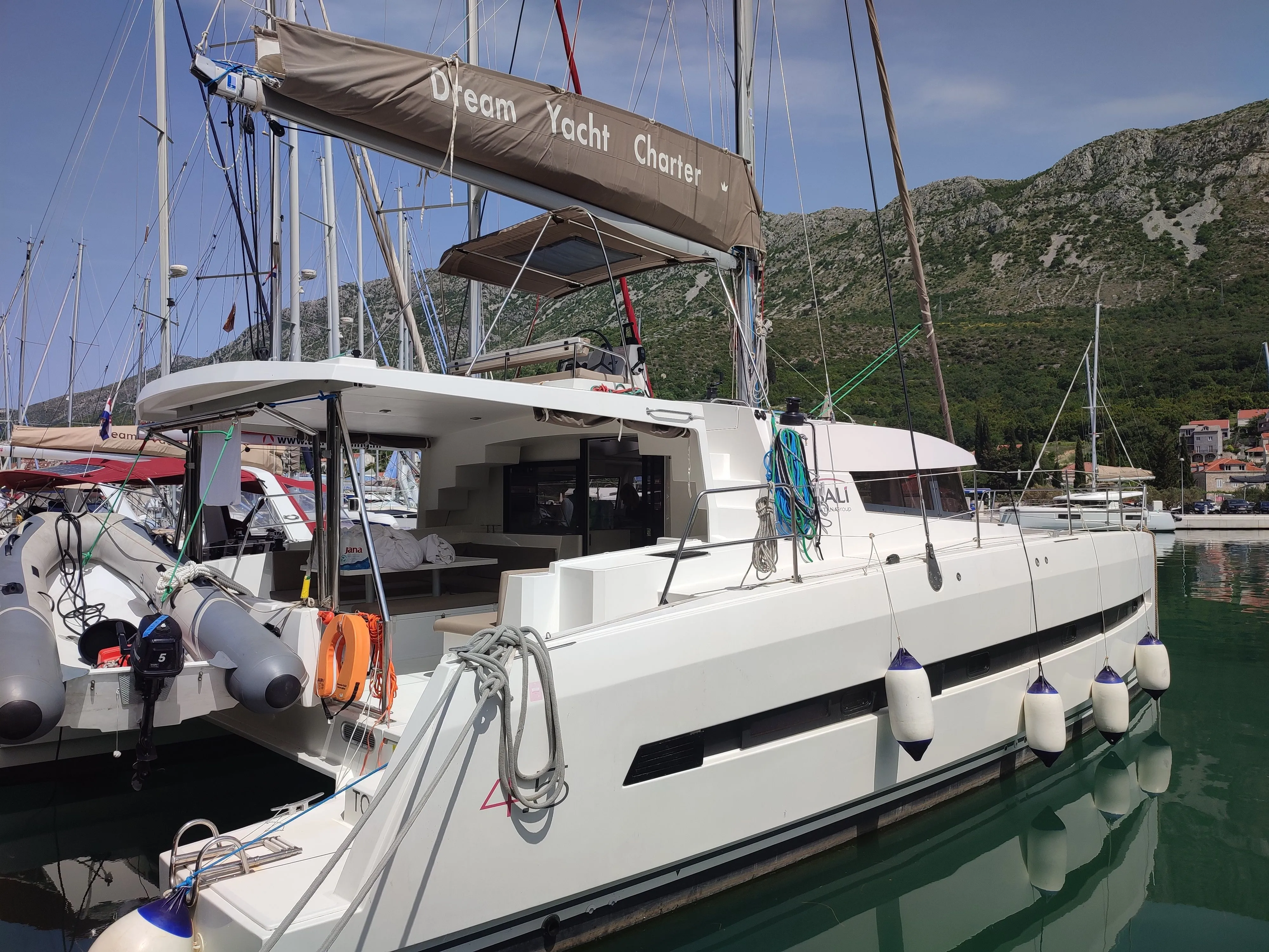 Tuvalu Charterboot - 5