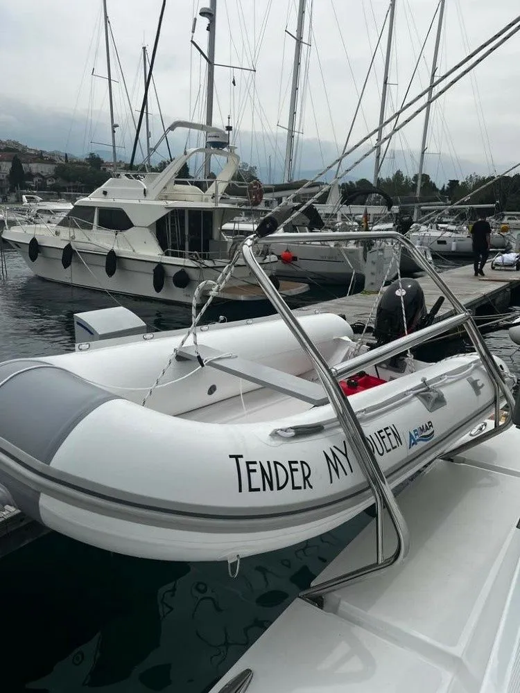 My queen Charter Boat