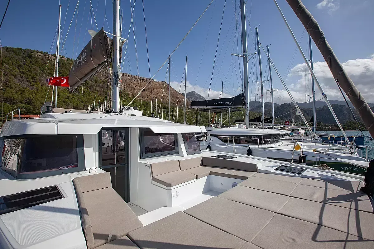 Rent a 14.31m Catamaran in Orhaniye