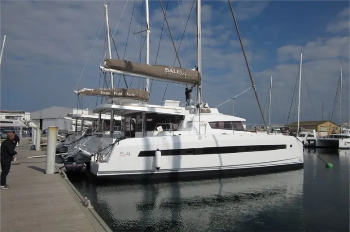 Rent a 16.8m Catamaran in Castellammare di Stabia