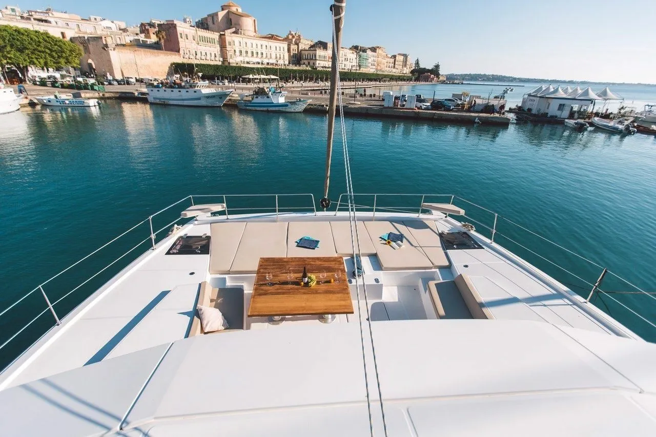 Sikelia Charter Boat