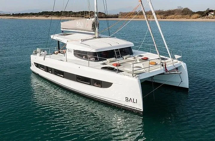 Rent a 11.78m Catamaran Bali Catsmart in L'Escala