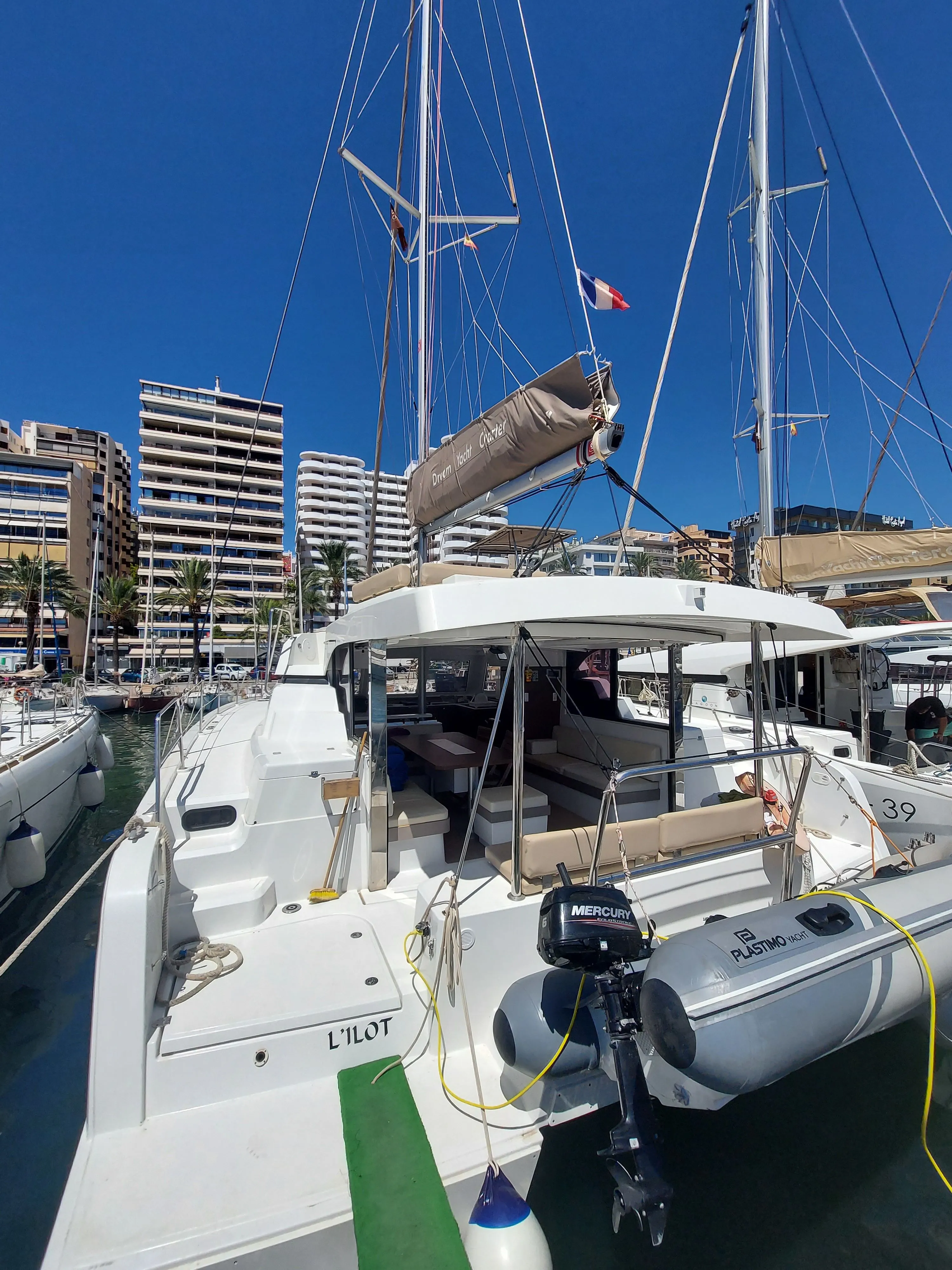 L'ilot Charter Boat