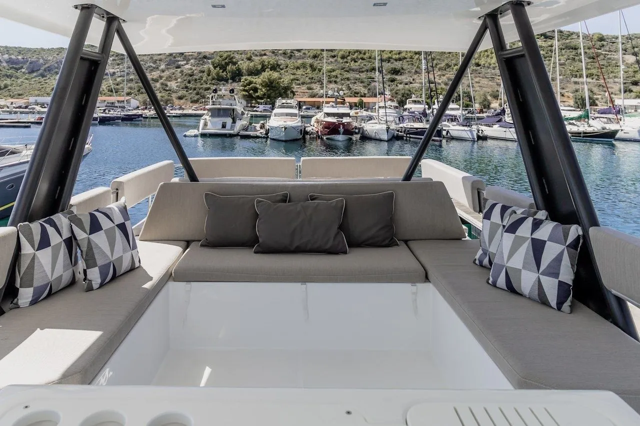 Leila Charterboot - 5