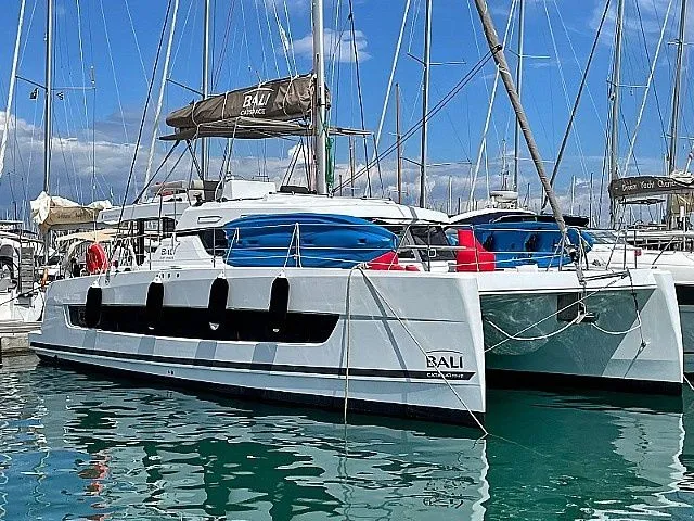 Explore Volos on a 12.31m 4 Cabin Catamaran Rental