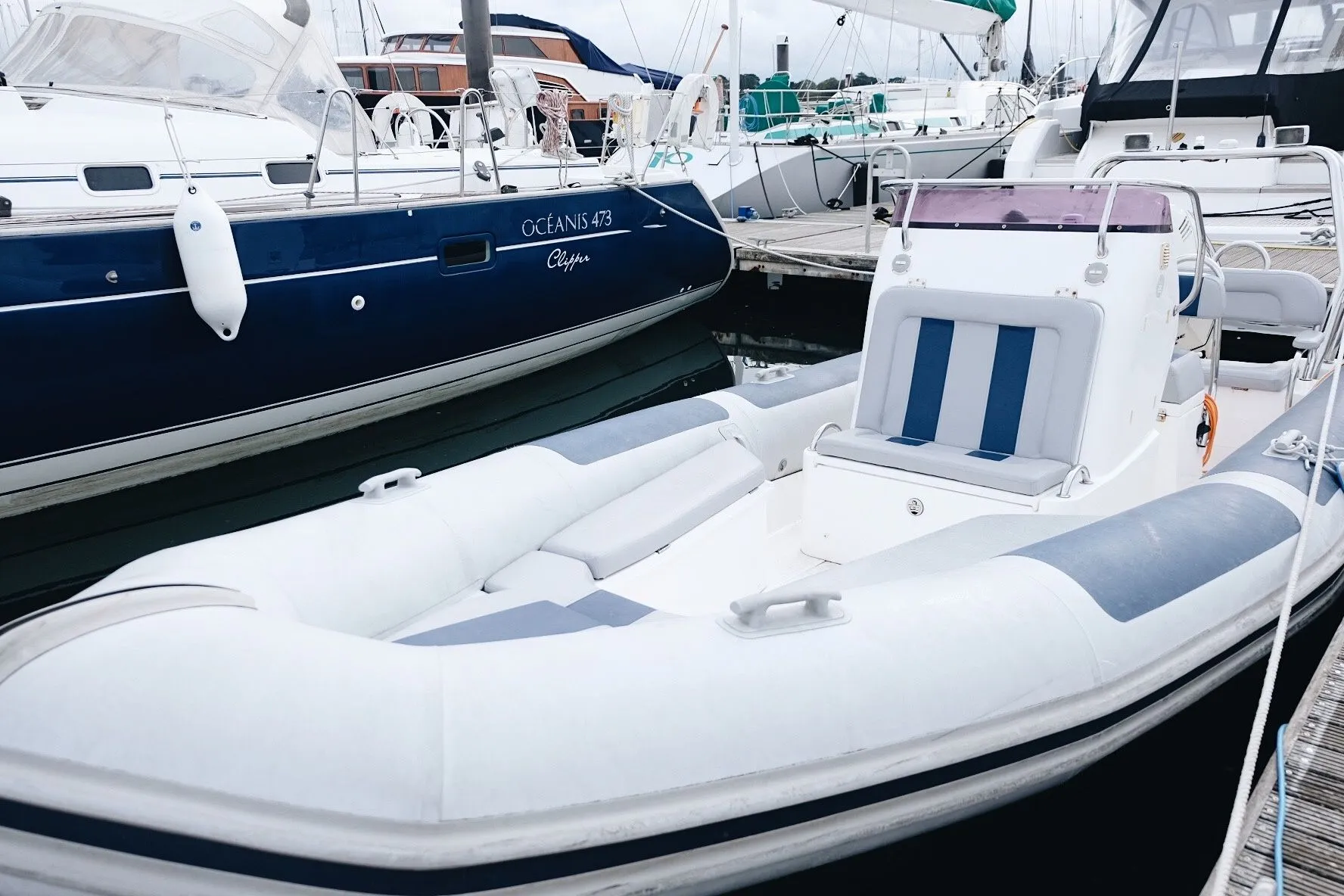 Charter a 6.5m Motor Boat in Southampton