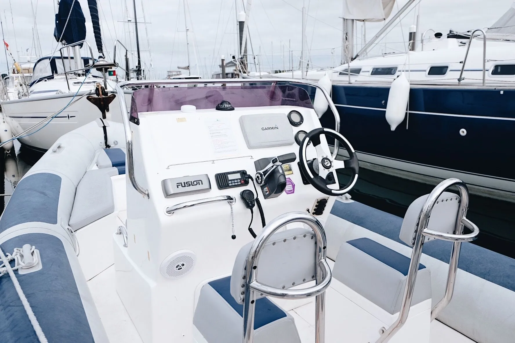 Charter a 6.5m Motor Boat in Southampton