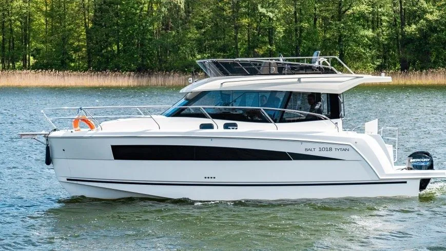 Charter a 10.18m House Boat in Wilkasy