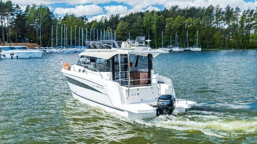 Charter a 10.18m House Boat in Wilkasy