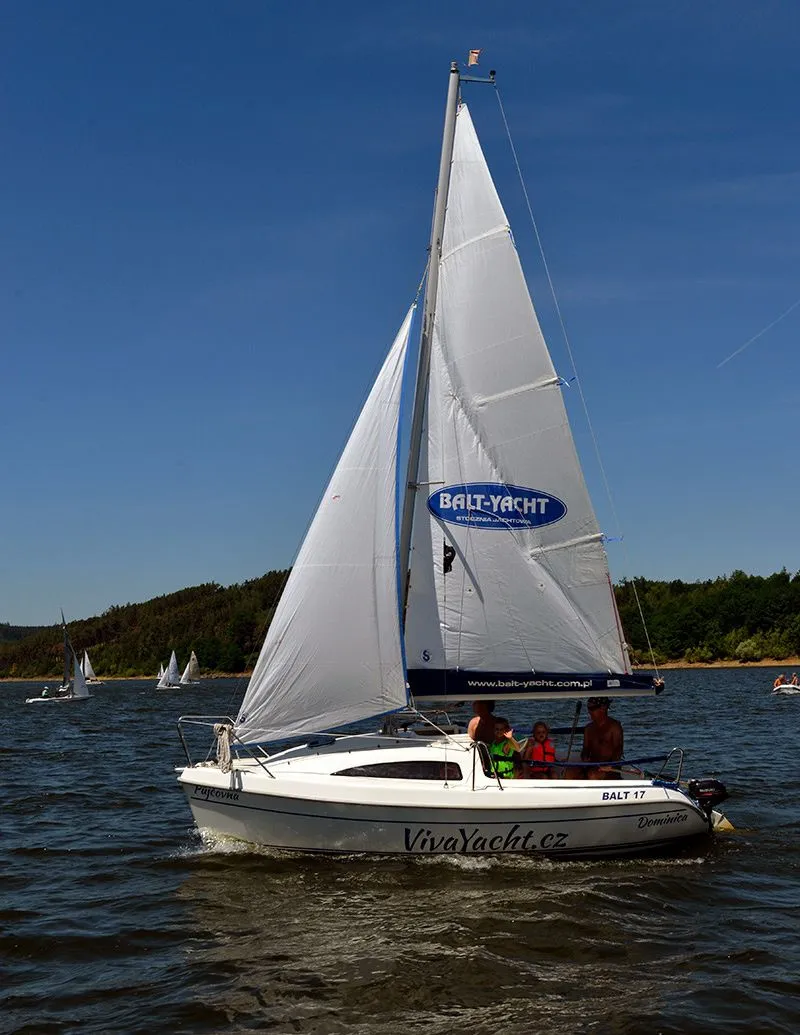 Explore Orlik nad Vltavou on a 5m Balt 17 Sailing Yacht Rental