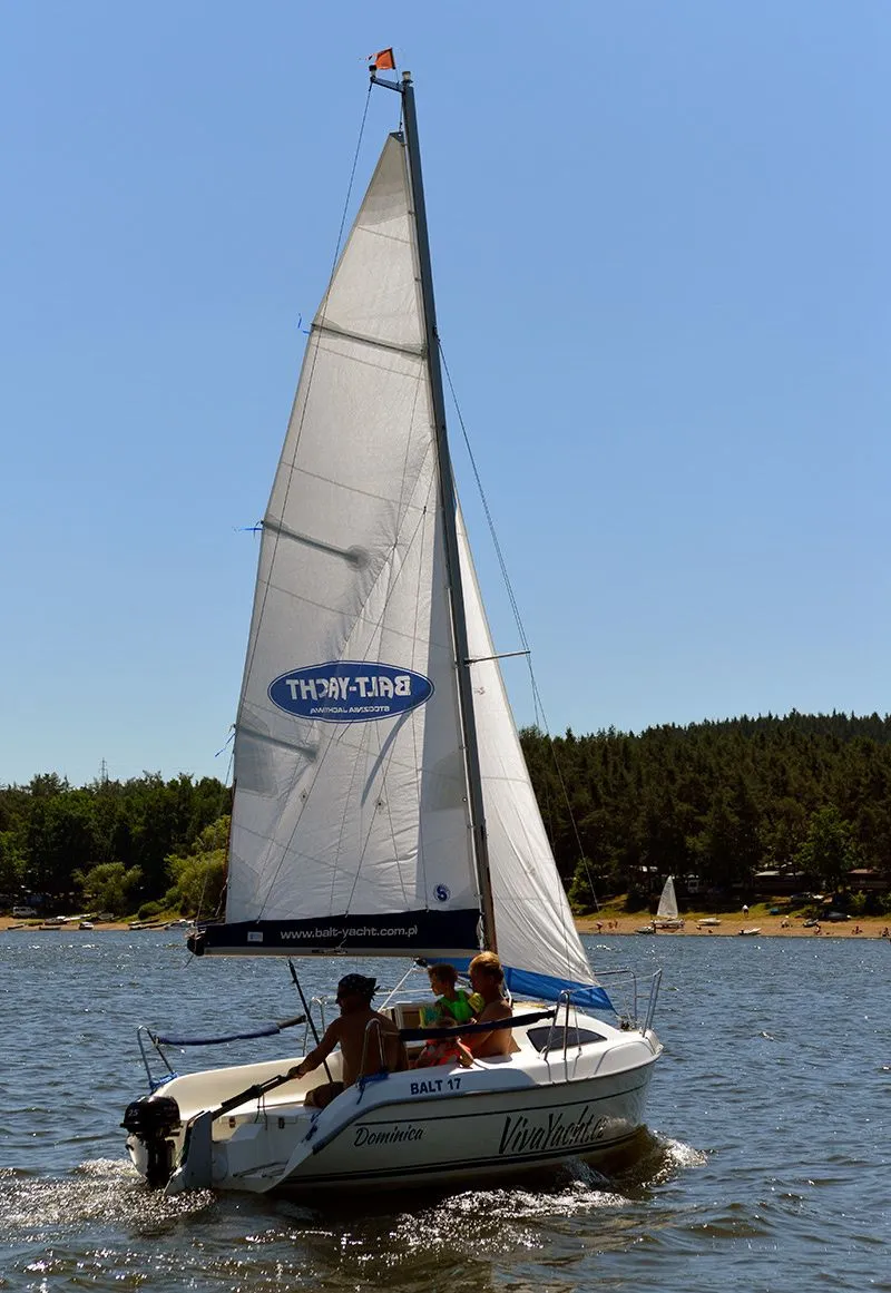 Explore Orlik nad Vltavou on a 5m Balt 17 Sailing Yacht Rental