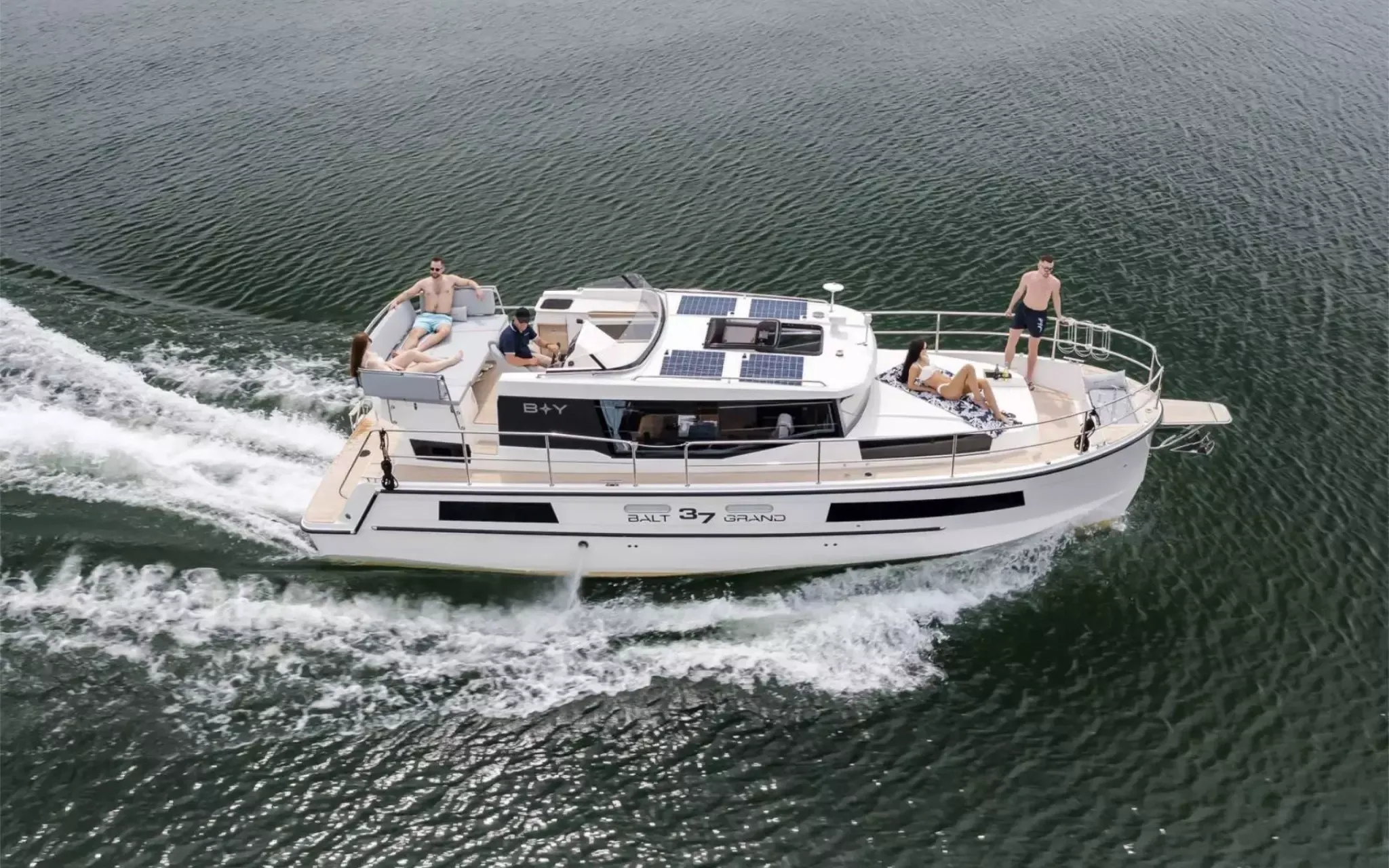 Explore Casale sul Sile on a 12.1m 2 Cabin House Boat Rental